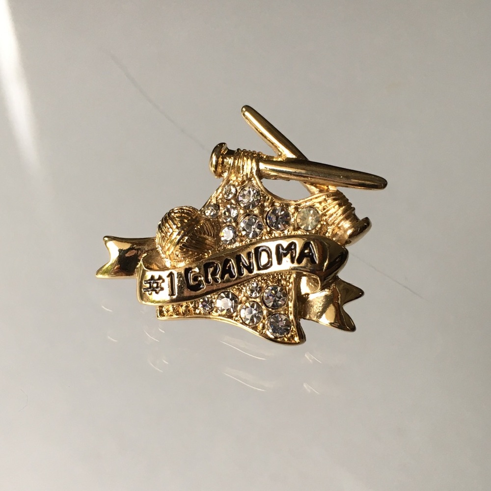 #1 GRANDMA Rhinestone Brooch Knitting Needles